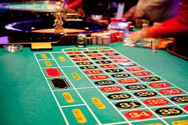 luckygm Mobile Slots APP ဖုန်းဖြင့် ကစားနေသောပုံ
